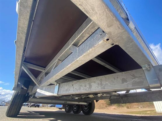 Medax 3 3500-611 med tre aksler og bredde 223 cm - varmgalvaniseret stålchassis